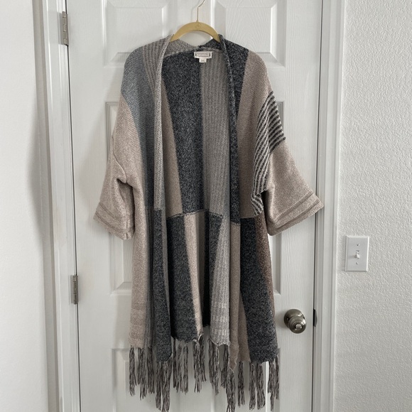 Love Riche Gray and Cream Fringe Poncho - Picture 2 of 12